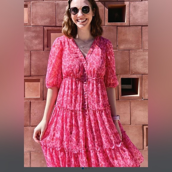 Taylor Dresses & Skirts - Taylor floral pink dress midi